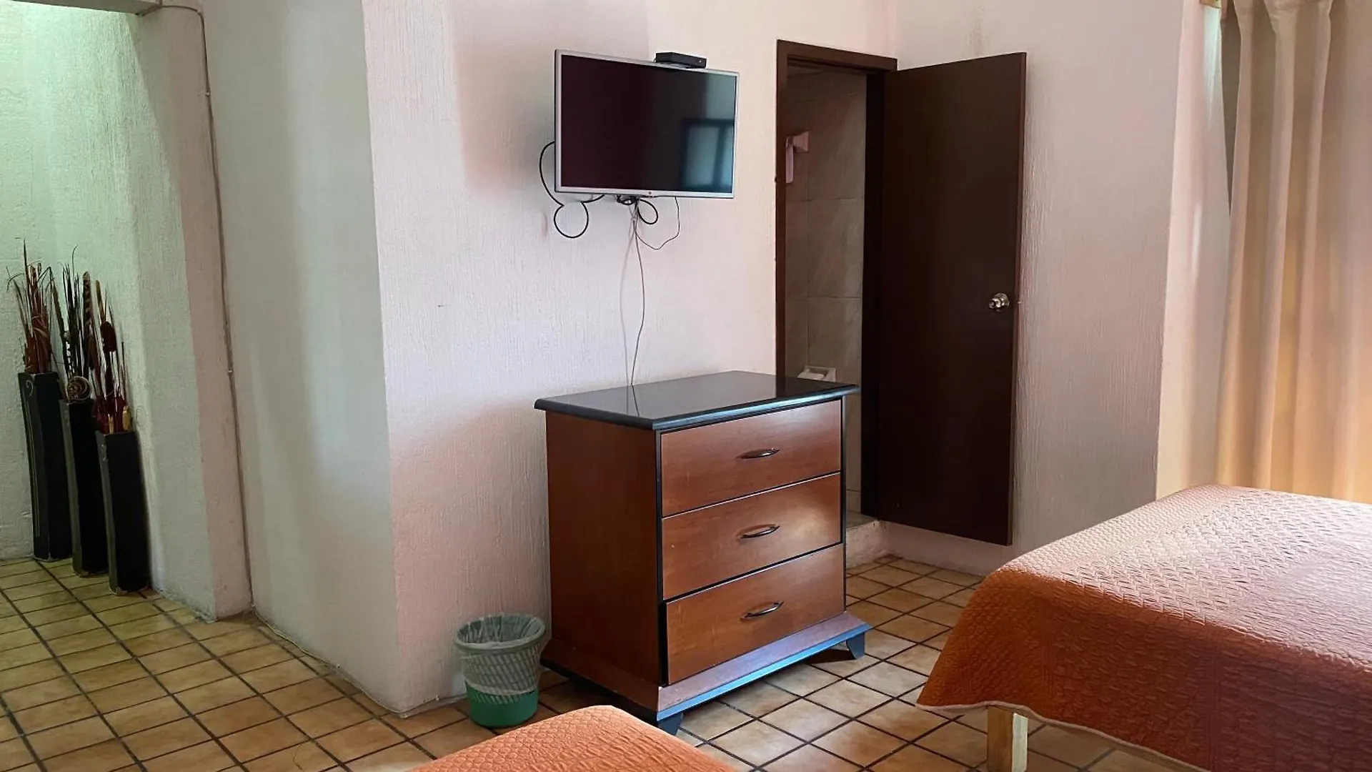 Hostal De Los Reyes Hotel Guadalajara Guest house