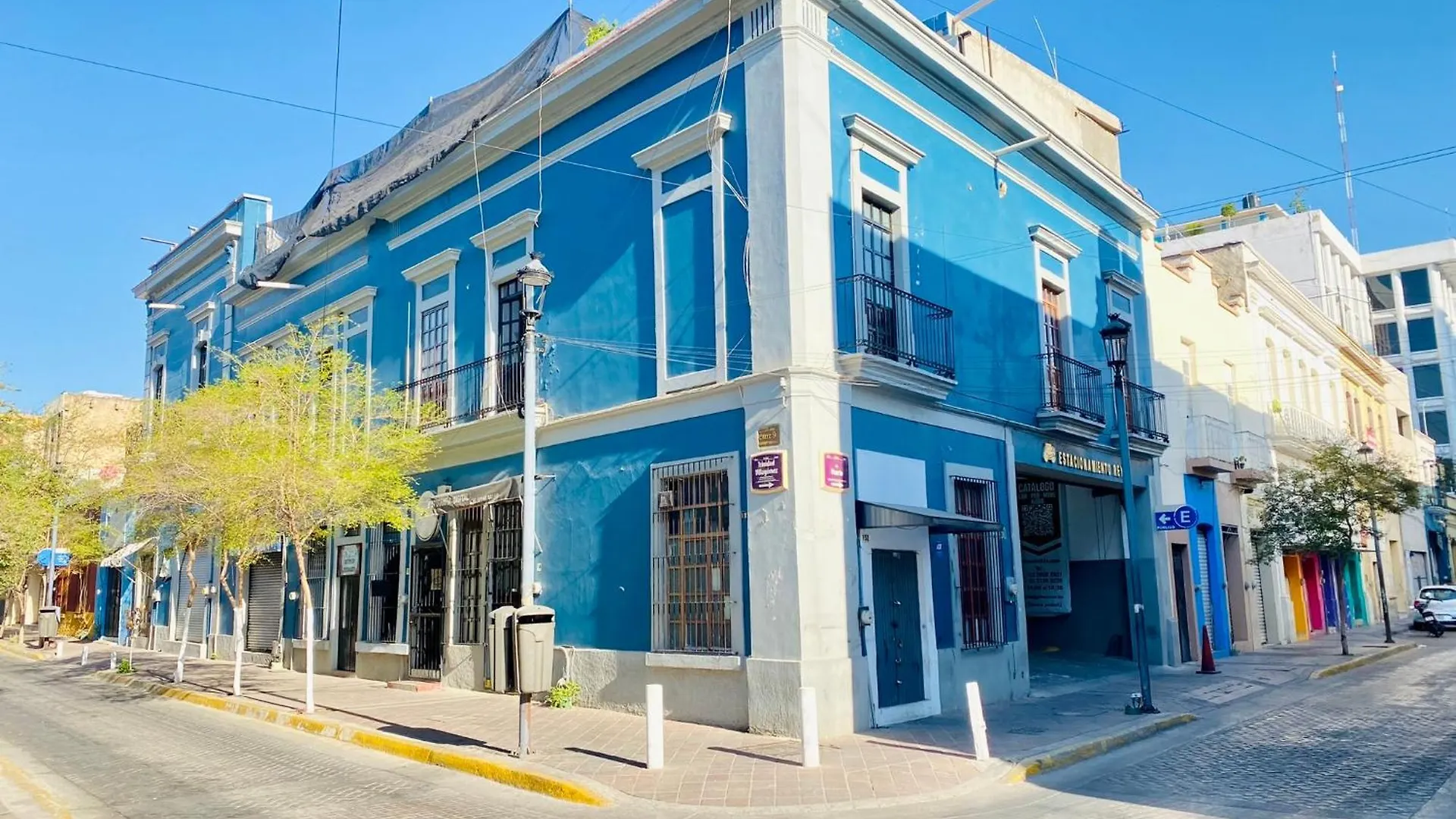 Hostal De Los Reyes contacts